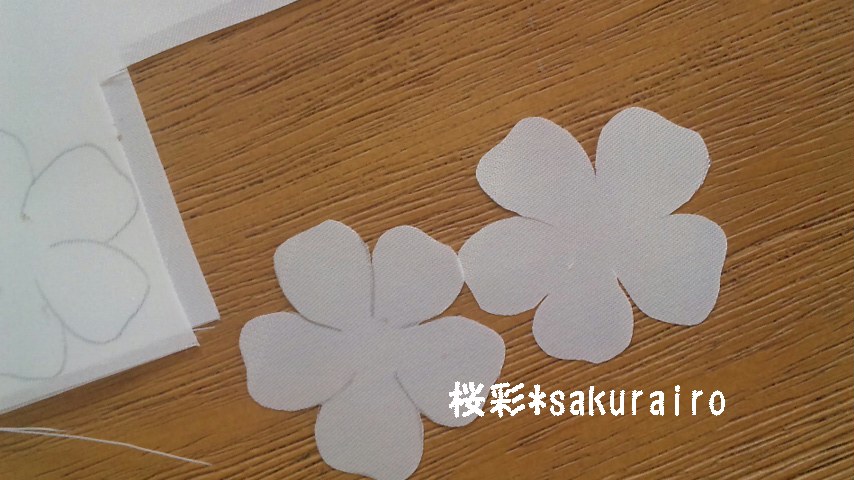 布花の作り方 裁断からコテ当てまで 桜彩 Sakurairo